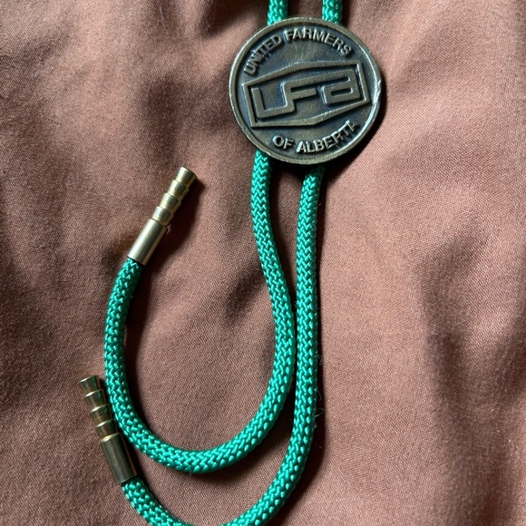 Vintage united farmers of Alberta bolo tie - Picture 2 of 2